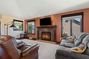 2025 Wisteria Cir, Suamico, WI 54313 - Photo 11