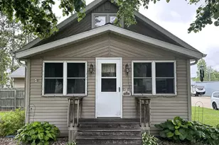 31 E 2nd St, Clintonville, WI 54929 - Photo 1