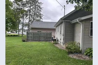 31 E 2nd Street, Clintonville, WI 54929 - Photo 3