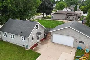 31 E 2nd St, Clintonville, WI 54929 - Photo 7