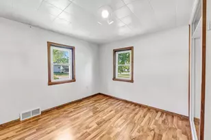 1528 7th St, Green Bay, WI 54304 - Photo 11