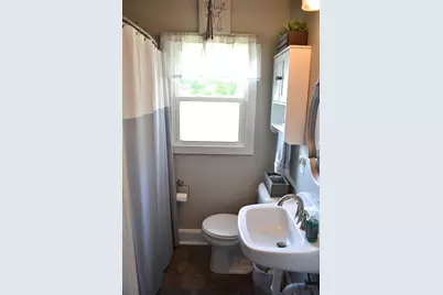902 W 4th Avenue, Oshkosh, WI 54902 - Photo 5