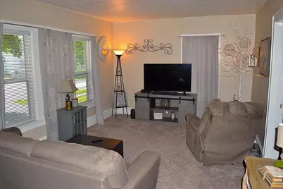 902 W 4th Avenue, Oshkosh, WI 54902 - Photo 3