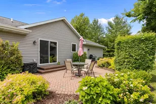 1140 Grassy Plains Dr, Neenah, WI 54956 - Photo 7