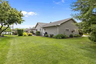 1140 Grassy Plains Dr, Neenah, WI 54956 - Photo 5