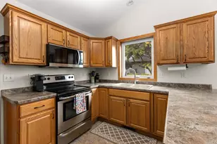 1140 Grassy Plains Dr, Neenah, WI 54956 - Photo 13