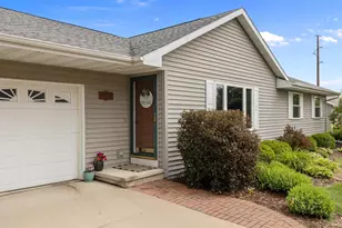 1140 Grassy Plains Dr, Neenah, WI 54956 - Photo 3