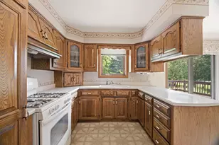 1102 S Ridge Ln, Appleton, WI 54914 - Photo 9