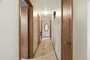 1102 S Ridge Ln, Appleton, WI 54914 - Photo 13