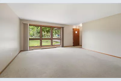 1102 S Ridge Lane, Appleton, WI 54914 - Photo 3
