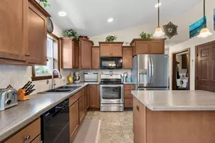 567 Fair St, Wrightstown, WI 54180 - Photo 9