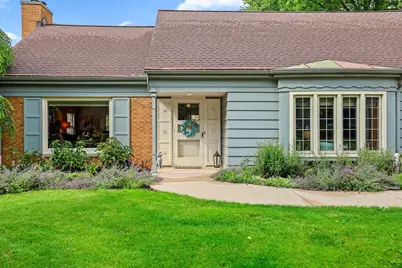 356 Warren Court, Green Bay, WI 54301 - Photo 3