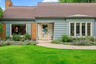 356 Warren Ct, Green Bay, WI 54301 - Photo 3