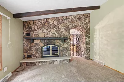 343 E Le Capitaine Circle, Green Bay, WI 54302 - Photo 9