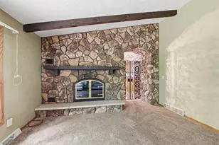 343 E Le Capitaine Cir, Green Bay, WI 54302 - Photo 9