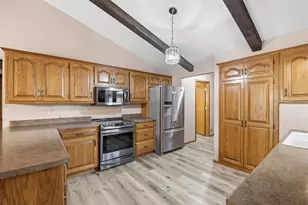 343 E Le Capitaine Cir, Green Bay, WI 54302 - Photo 3