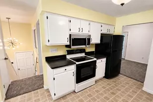 828 W 19th Ave, Oshkosh, WI 54902 - Photo 3