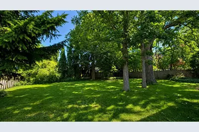 828 W 19th Avenue, Oshkosh, WI 54902 - Photo 35
