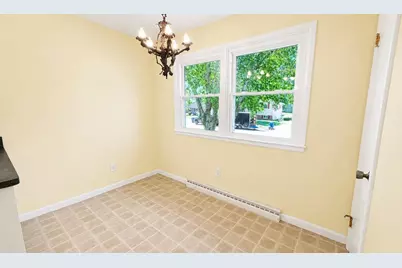 828 W 19th Avenue, Oshkosh, WI 54902 - Photo 7