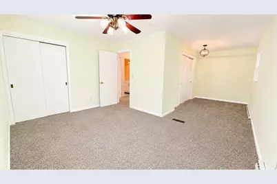 828 W 19th Avenue, Oshkosh, WI 54902 - Photo 17