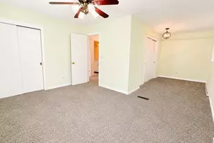 828 W 19th Ave, Oshkosh, WI 54902 - Photo 17
