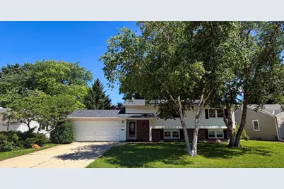828 W 19th Avenue, Oshkosh, WI 54902 - Photo 1