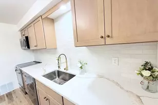 1133 Marquette Ave, Green Bay, WI 54304 - Photo 9