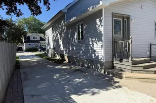 1042 Tyler Ave, Oshkosh, WI 54902 - Photo 23