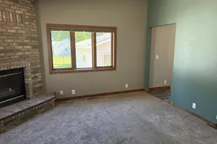 1042 Tyler Ave, Oshkosh, WI 54902 - Photo 11
