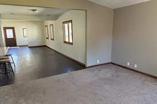 1042 Tyler Ave, Oshkosh, WI 54902 - Photo 9