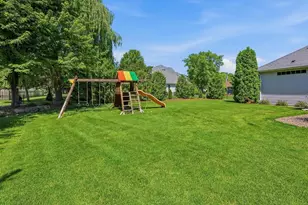 2706 Beechnut Dr, Oshkosh, WI 54904 - Photo 41