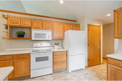 1424 E Keystone Lane, Appleton, WI 54913 - Photo 5