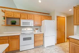 1424 E Keystone Ln, Appleton, WI 54913 - Photo 5