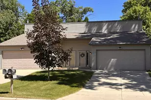 2590 Cherrywood Ln, Green Bay, WI 54304 - Photo 27