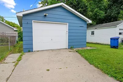 644 Jefferson Street, Oshkosh, WI 54901 - Photo 15