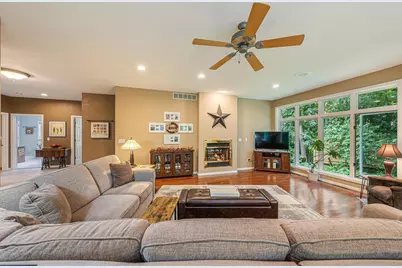 8405 Ridgeview Court, Larsen, WI 54947 - Photo 9