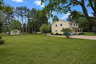 923 Barbara Ln, Marinette, WI 54143 - Photo 3