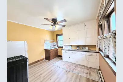 1554 Plummer Street, Oshkosh, WI 54902 - Photo 9