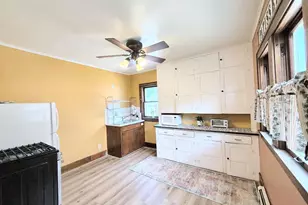 1554 Plummer St, Oshkosh, WI 54902 - Photo 9