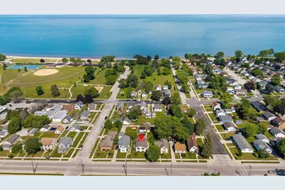 2009 S 10th Street, Manitowoc, WI 54220 - Photo 3