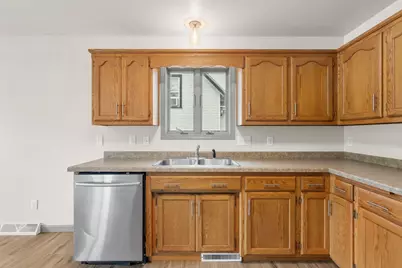 2009 S 10th Street, Manitowoc, WI 54220 - Photo 5