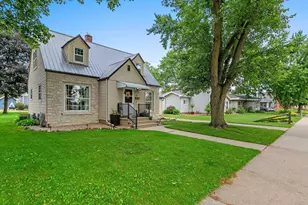 817 S Main St, Shawano, WI 54166 - Photo 5