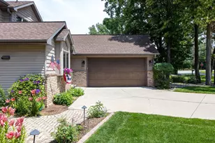 2238 Woodlawn Ln, Appleton, WI 54914 - Photo 3