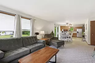 2605 W Big Bend Dr, Appleton, WI 54914 - Photo 9