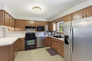 2605 W Big Bend Dr, Appleton, WI 54914 - Photo 3