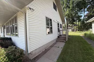 535 Park Ave, Waupaca, WI 54981 - Photo 3