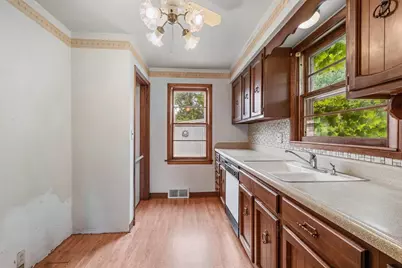5067 Glendale Avenue, Green Bay, WI 54313 - Photo 7
