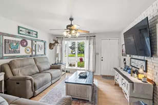 372 Mark Ct, Neenah, WI 54956 - Photo 5