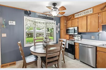 372 Mark Court, Neenah, WI 54956 - Photo 7