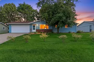 2721 Hazelwood Ln, Green Bay, WI 54304 - Photo 3